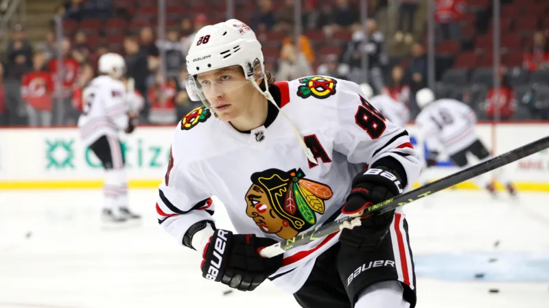 Kane returns to Blackhawks on 2-year deal